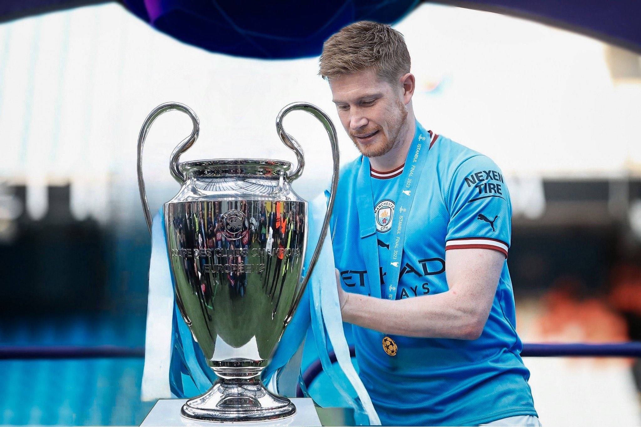 哈兰德晒与母亲、哥哥合照：老大、我和我哥